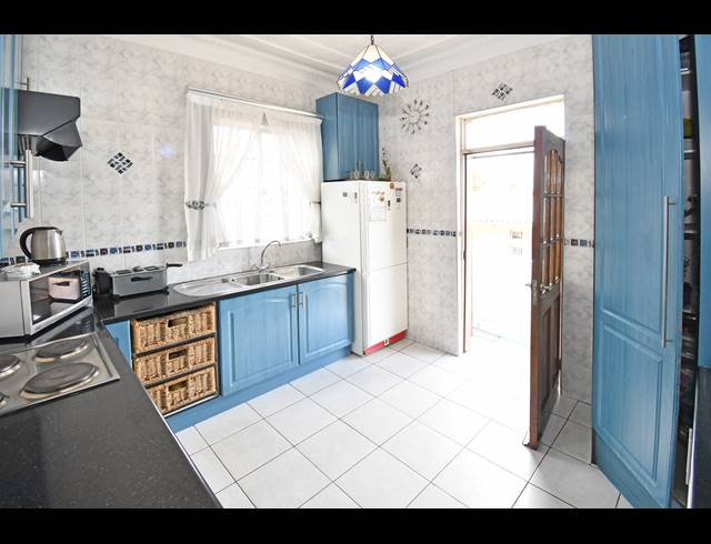 4 BEDROOM HOUSE FOR SALE IN MAYFAIR WEST